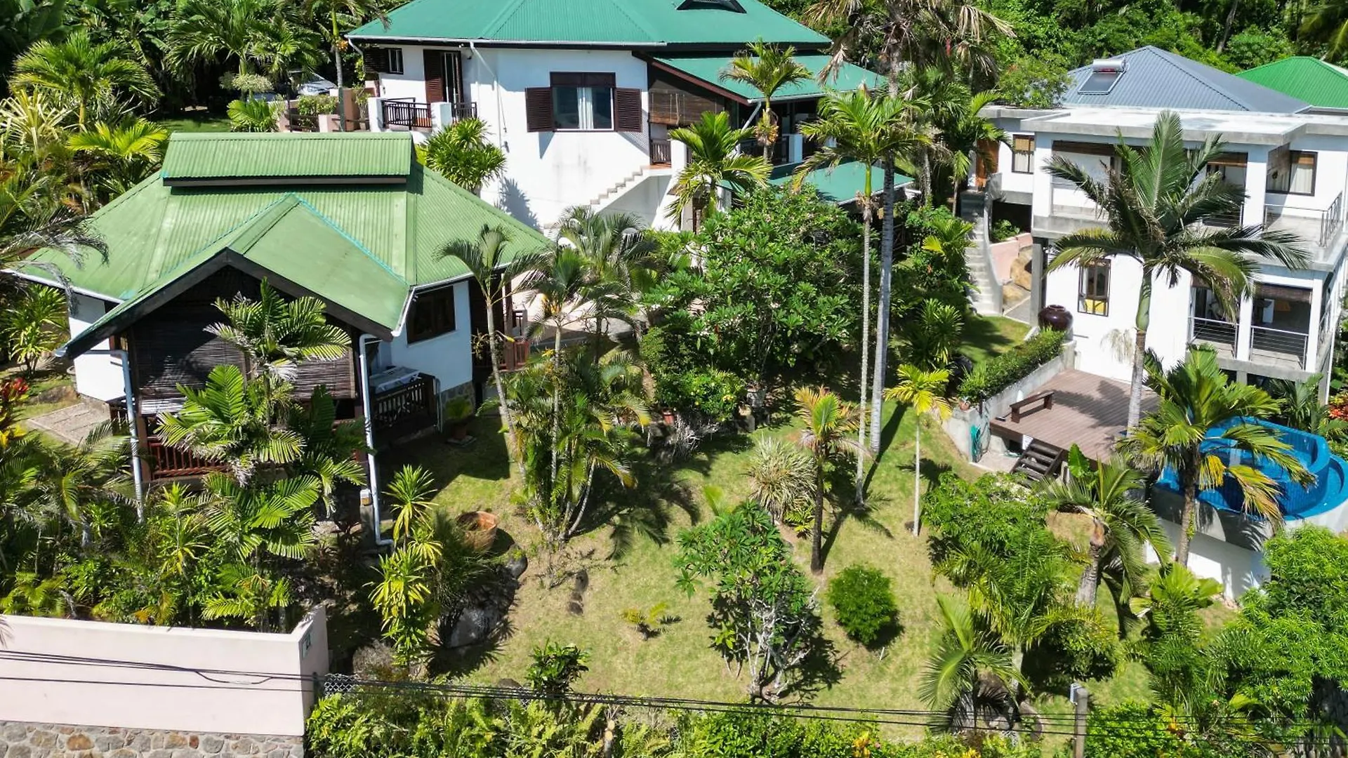 Chalets Bougainville Takamaka 0*,